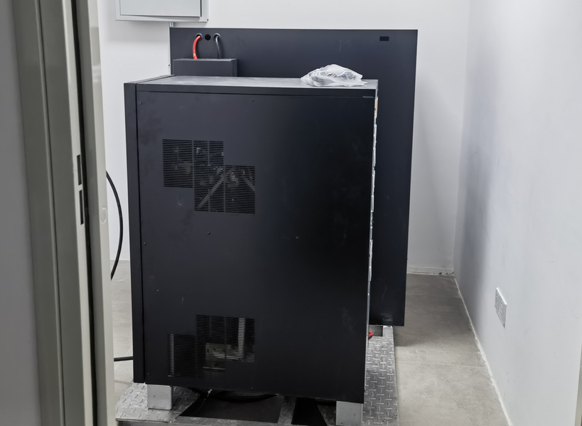 电梯UPS不间断电源设备：守护垂直交通的隐形卫士