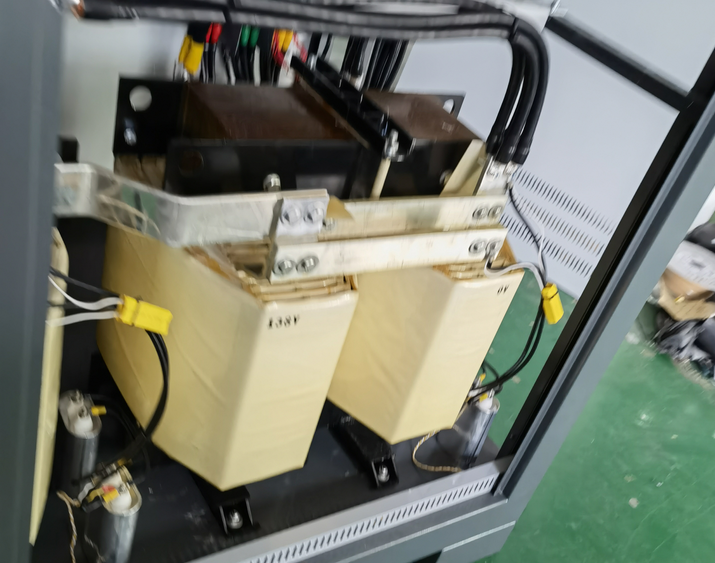 UPS电源和发电机的区别：选对设备，让电力保障更靠谱